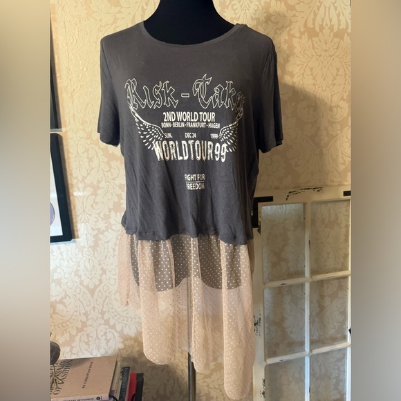 Super Cute Cloud Chaser Peplum Top With Asymmetric Pink Lace Skirt! - Picture 1 of 12